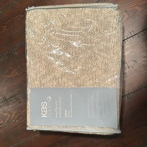 KAS ROOM EDEN THROW BLANKET 50inX60in